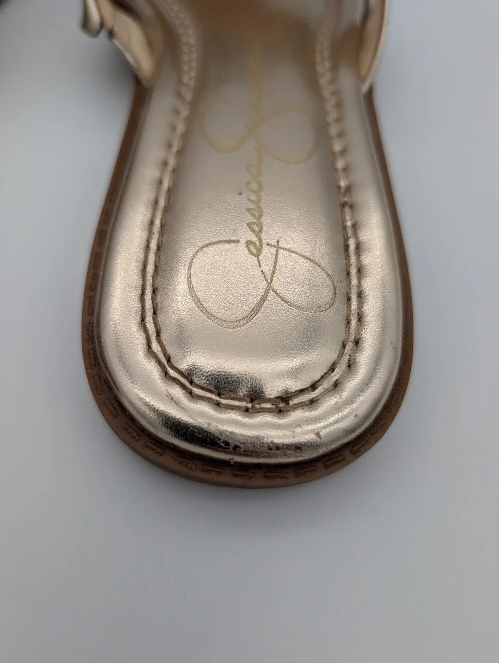 Jessica Simpson Fordin Metallic Gold Rhinestone Flower Sandals Flip Flop 7M